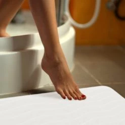 2-piece Bathroom Rug Set, Memory Foam Mats, Wavy Microfiber Non-Slip Absorbent Runner, White