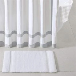 Madison Park MPS72-359 24 x 40 in. Border Stripe Marshmellow Bath Rug – White